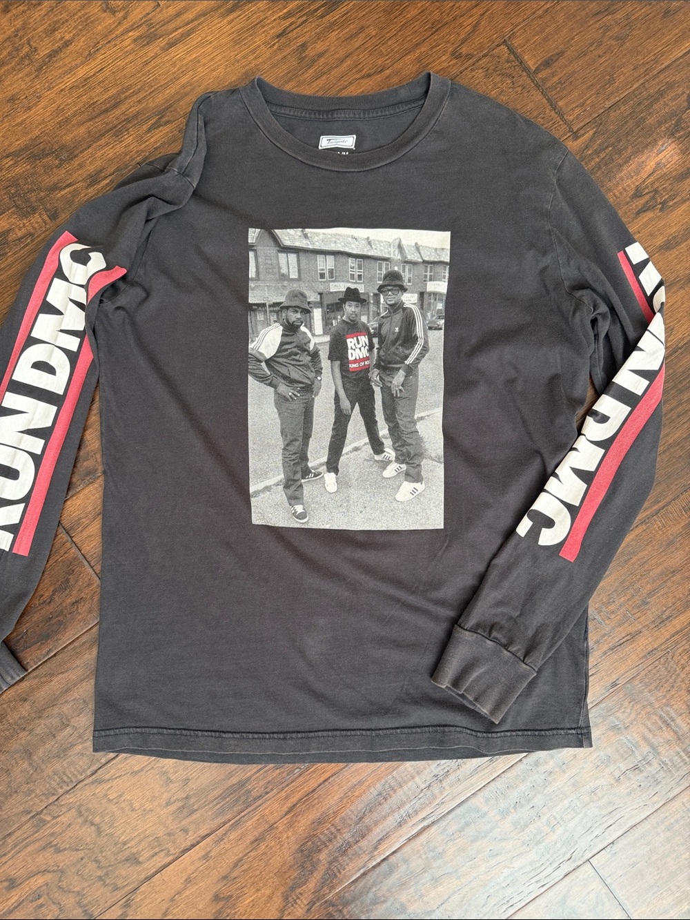 Vintage men’s Run DMC Black Graphic Long-Sleeve Shirt